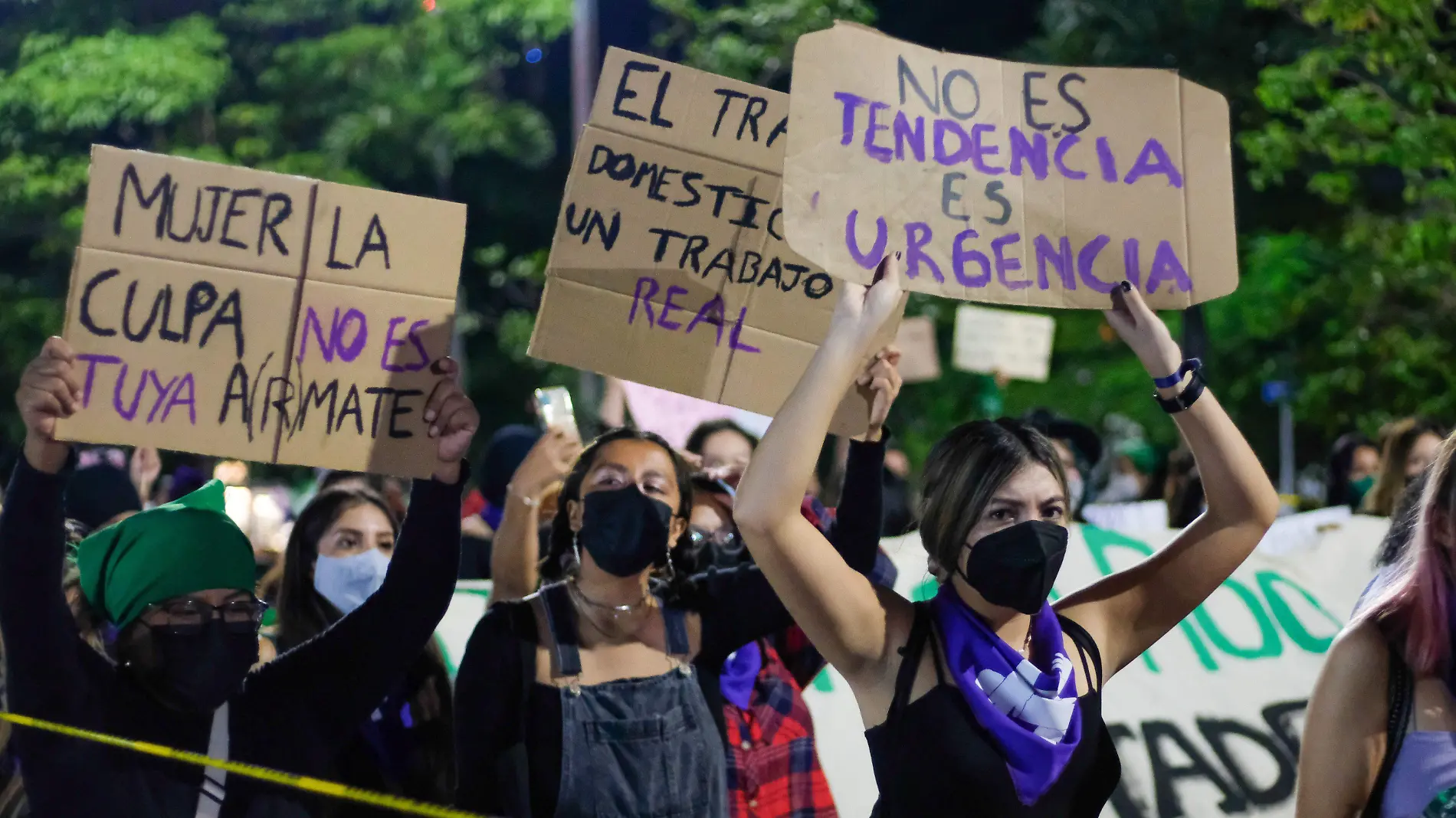 845717_Cancún Marcha Mujeres-1_impreso